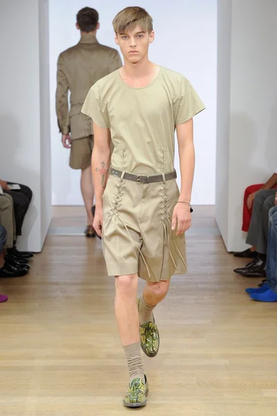 Look 19